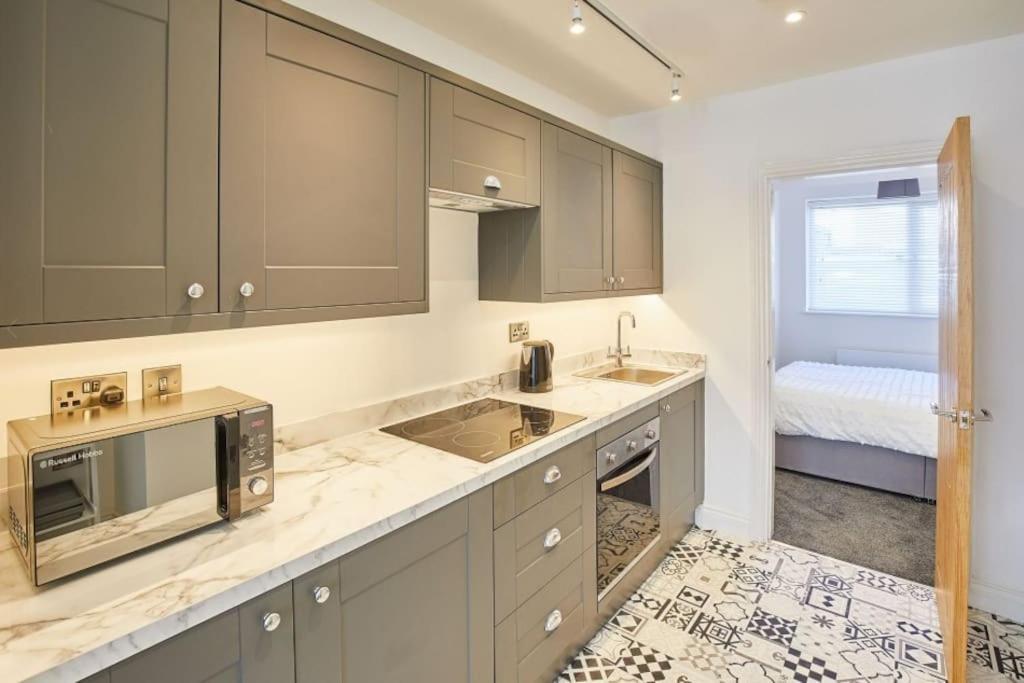 Apt 1 - Queens Court Scarborough Exterior photo